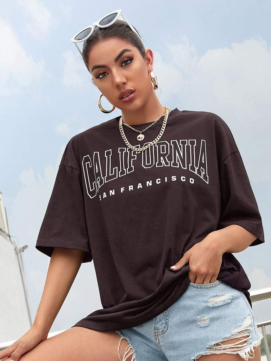 SHEIN Unity Camiseta de hombros caídos con estampado de letra - Marrón Chocolate - Ver 1