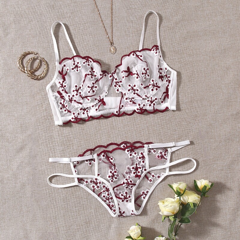 

Plus Embroidery Mesh Underwire Lingerie Set, Burgundy