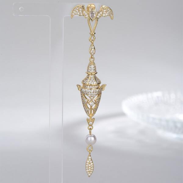 

1pc Zircon Decor Structured Drop Earring, Gold