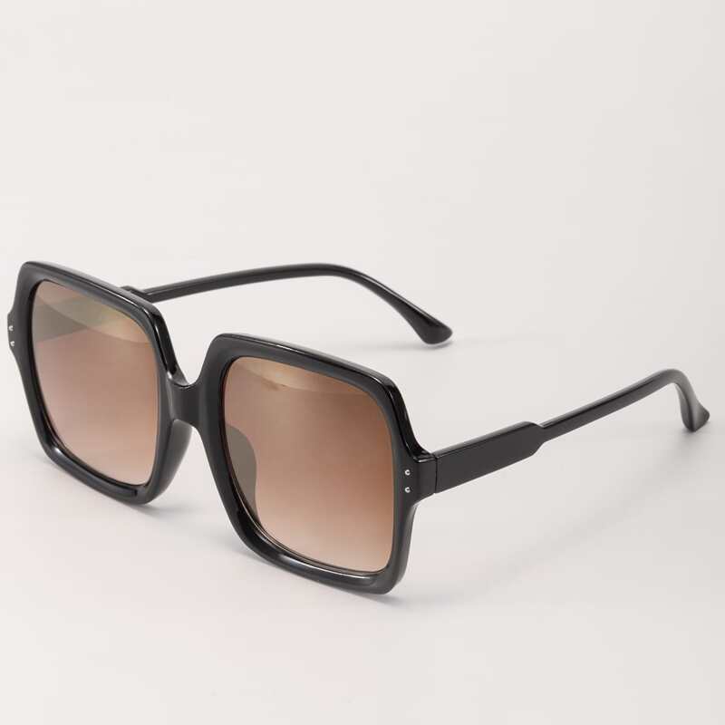 

Square Frame Tinted Lens Sunglasses
