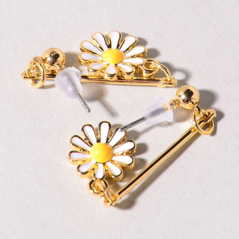

Daisy Decor Earrings, Multicolor