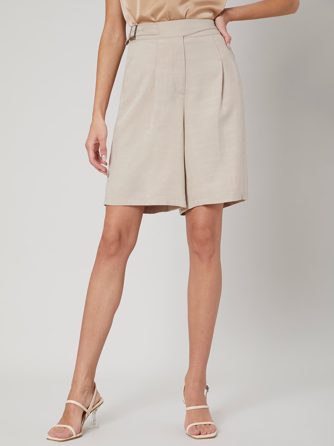 MOTF PREMIUM Quần short Nút màu trơn Giải trí - Màu be - Xem 1