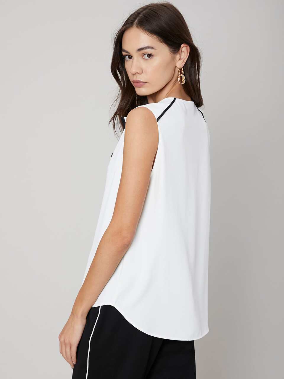 MOTF STRAIGHT SLEEVELESS TOP