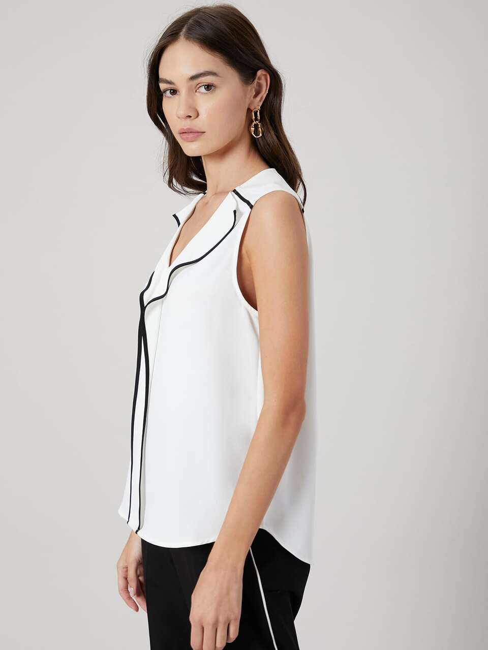 MOTF STRAIGHT SLEEVELESS TOP