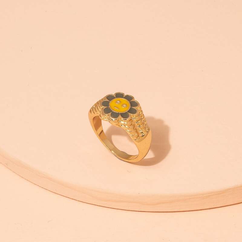 

Floral Decor Ring, Gold