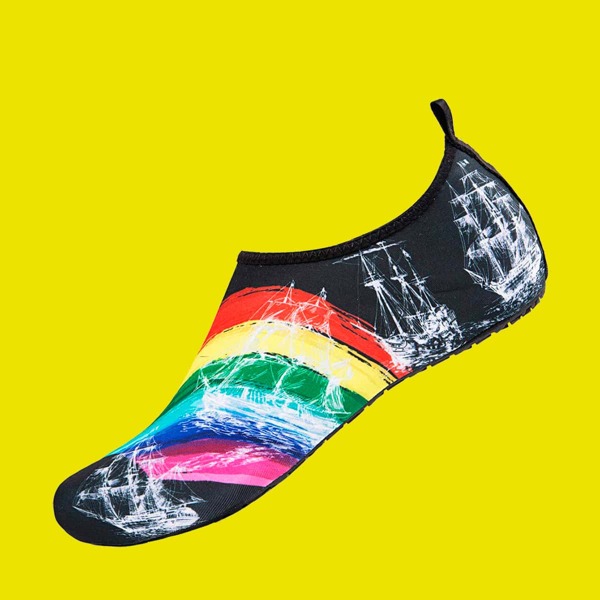 

Men Rainbow Striped Pattern Water Shoes, Multicolor