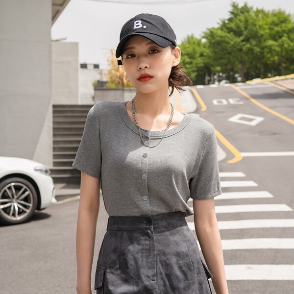 

Ribbed Button Front Solid Tee, Grey