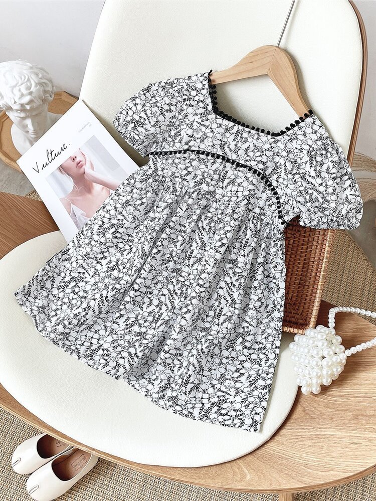 Abito smock floreale con manica a sbuffo - Bianco e nero - Visualizzare 1