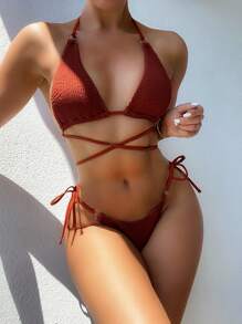 Conjunto de bikini con triángulos texturizados y anudados a los lados, ideal para el verano y las vacaciones en la playa - Óxido marrón - Ver 1