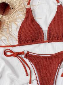 Conjunto de bikini con triángulos texturizados y anudados a los lados, ideal para el verano y las vacaciones en la playa - Óxido marrón - Ver 4