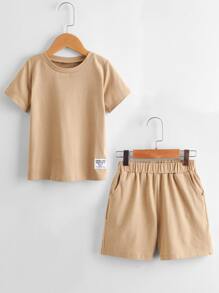 SHEIN 小男童字母貼布T恤帶短褲 - 卡其色 - 查看 1