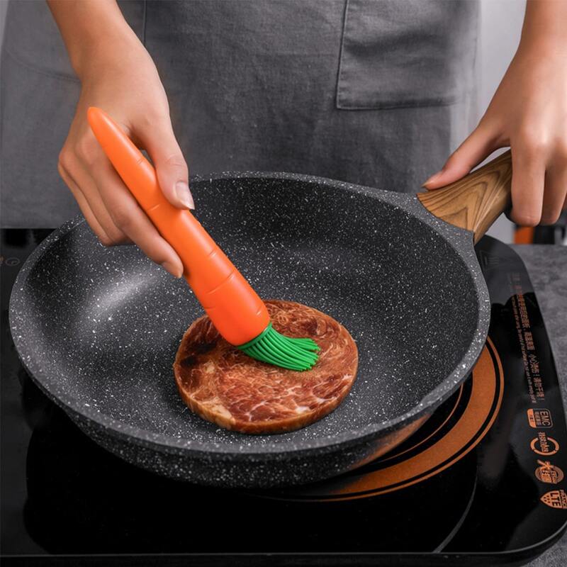 

1pc Carrot Oil Brush, Orange