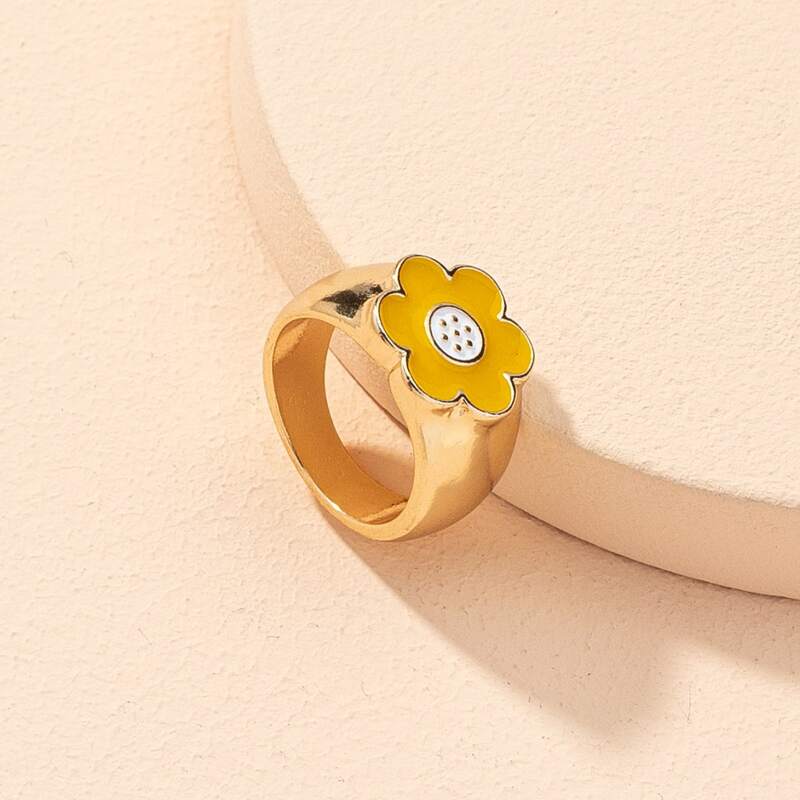 

Floral Decor Ring, Gold