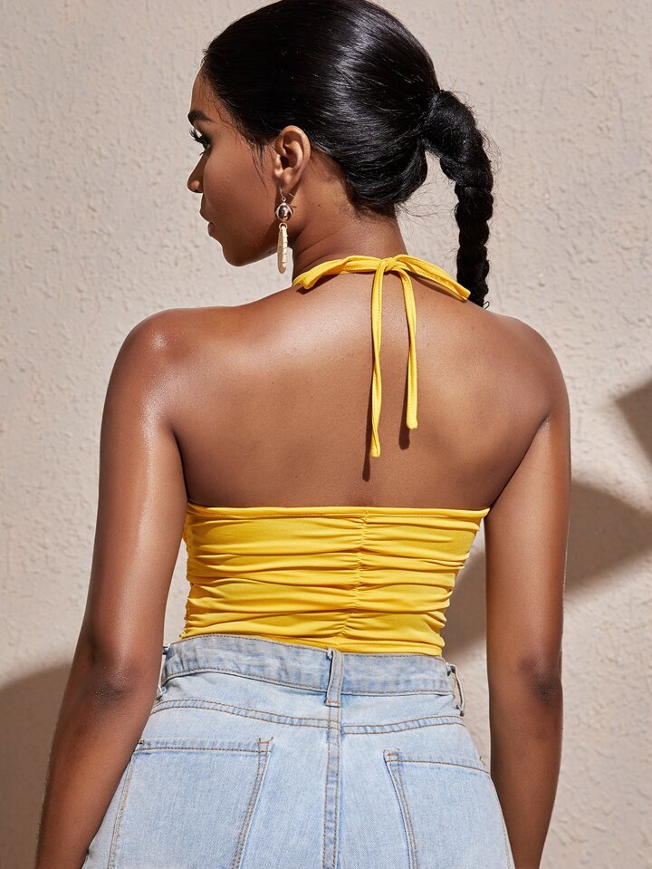 Our Ruched Peekaboo Crossover Halter Top is such a vibe - ROMWE