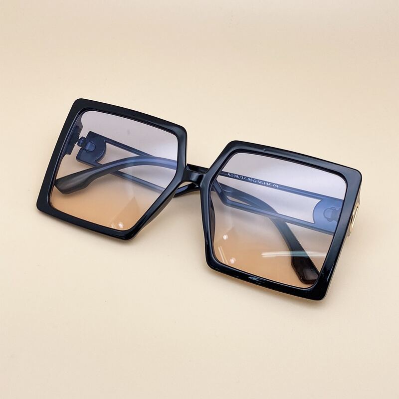 

Oversized Frame Sunglasses