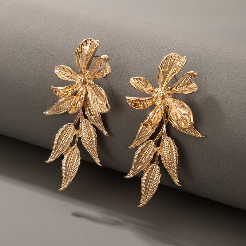 

Floral Design Stud Earrings, Gold