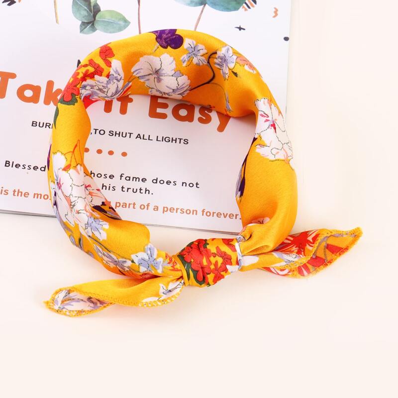 

Flower Graphic Scarf, Yellow