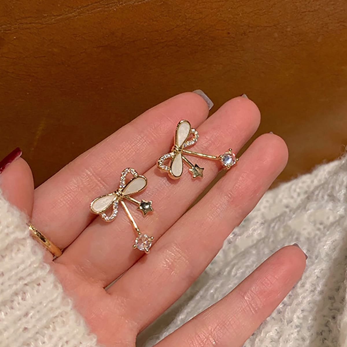 

Bow Decor Stud Earrings, Gold
