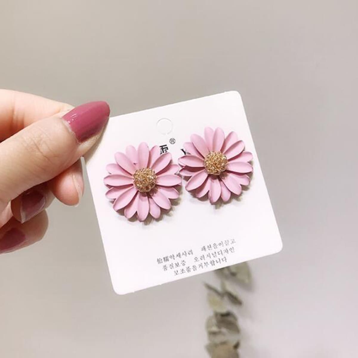 

Floral Decor Stud Earrings, Pink