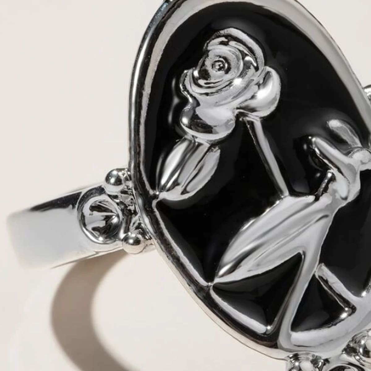 

Floral Engraved Ring, Silver