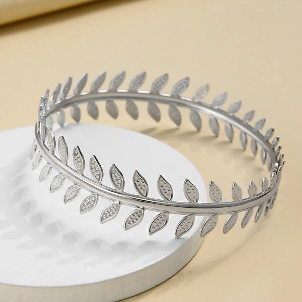 

Leaf Decor Bangle, Silver