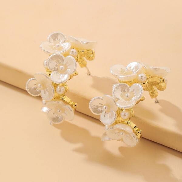 

Flower Decor Open Hoop Earrings, White