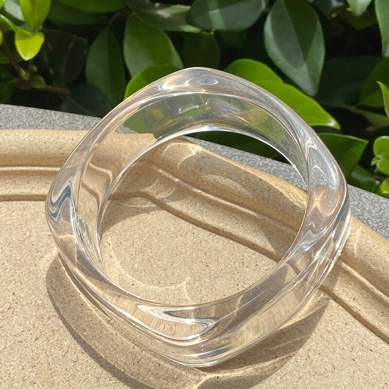 

Simple Clear Bracelet