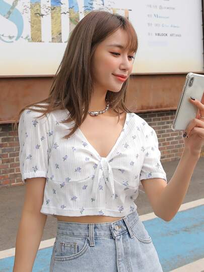 Magliette Nodo Floreale Casual