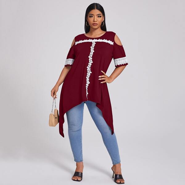 

Plus Cut Out Shoulder Contrast Lace Asymmetrical Hem Tee, Burgundy