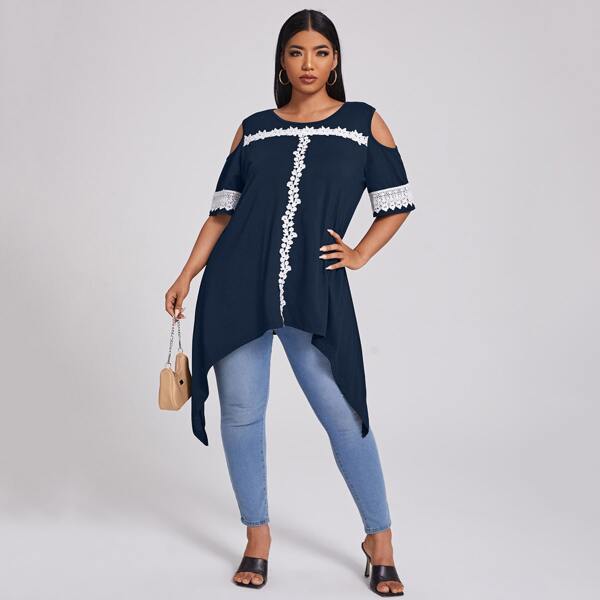 

Plus Cut Out Shoulder Contrast Lace Asymmetrical Hem Tee, Navy blue