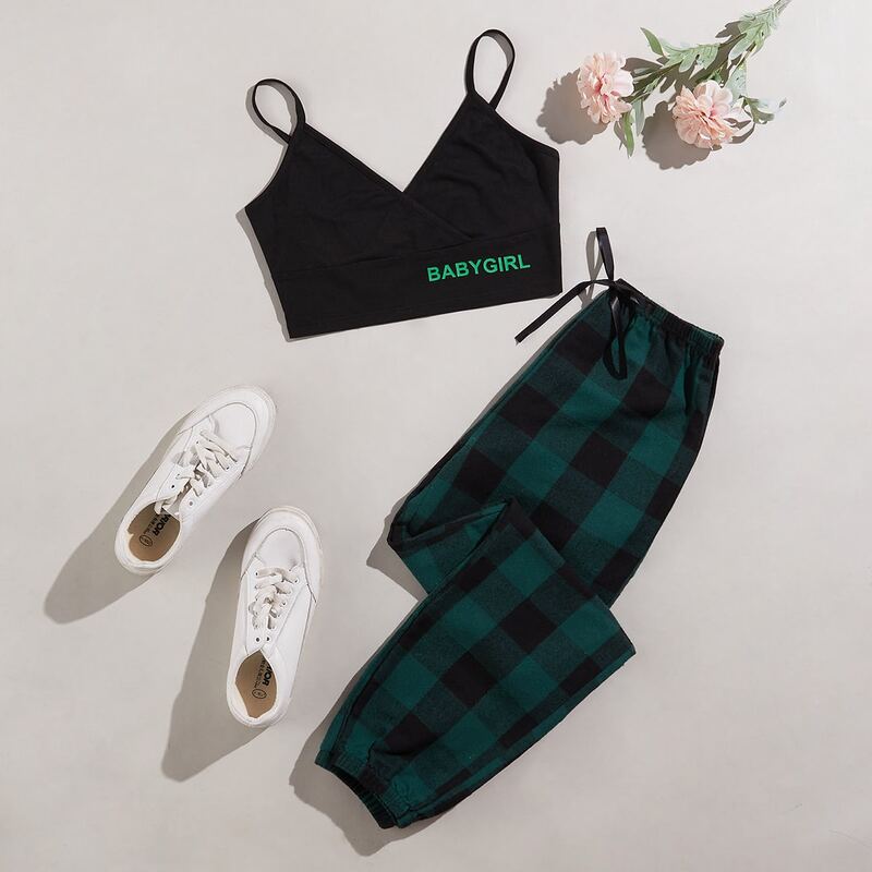

Letter Graphic Cami Top & Plaid Pants Pajama Set, Multicolor