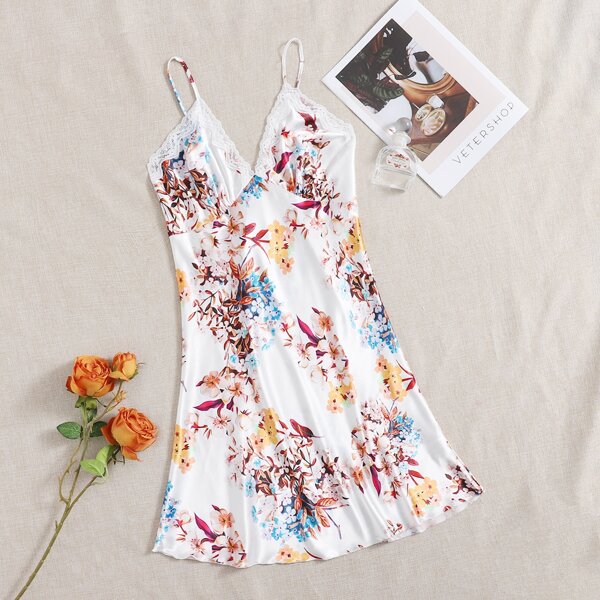 

Lace Trim Floral Cami Night Dress, White