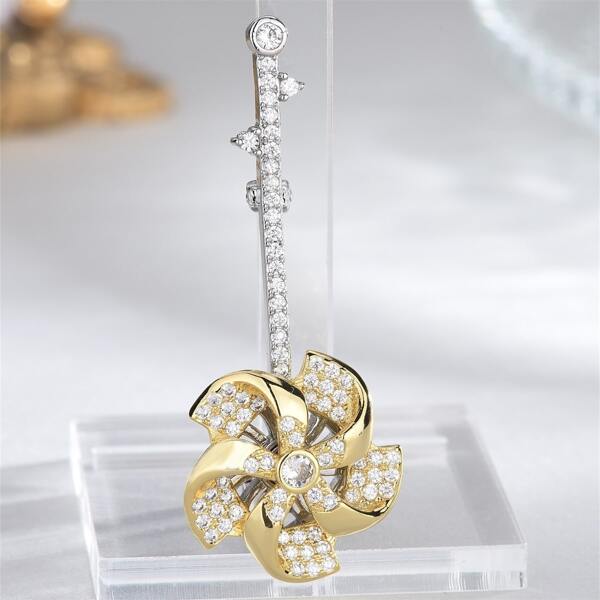 

Zircon Decor Brooch, Silver