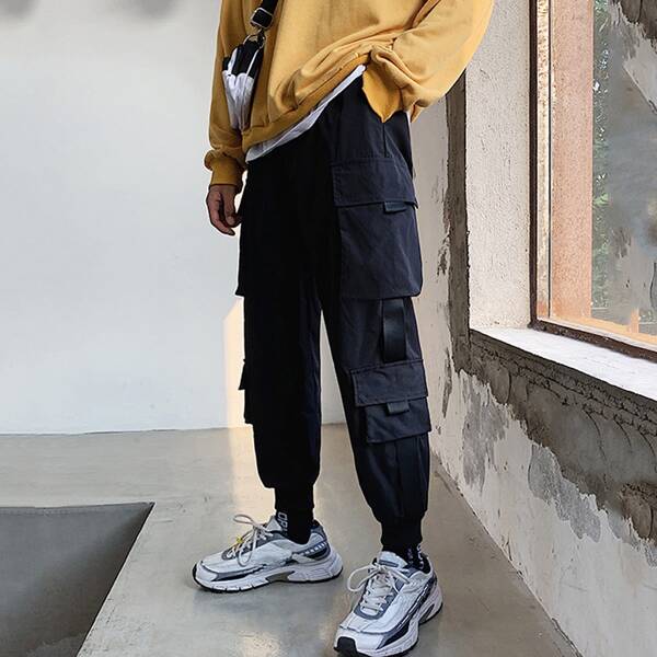 

Men Solid Flap Pocket Cargo Pants, Black