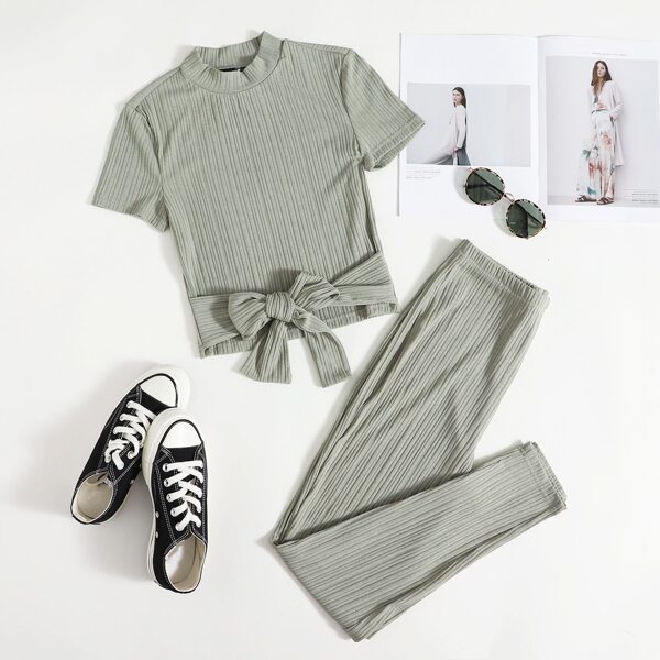 

Mock-Neck Tie Front Top & Leggings Set, Mint green