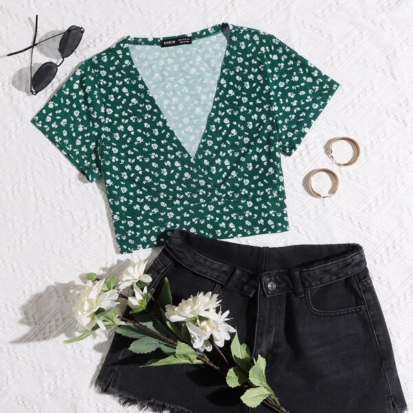 

Plus Surplice Front Ditsy Floral Tee, Dark green