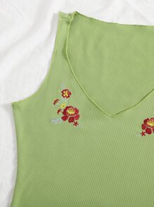 Top tank tejido de canalé con bordado floral - Verde Lima - Ver 4