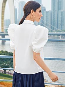 Modelyn Top corto con lazo delantero con botón medio de manga farol - Blanco - Ver 2