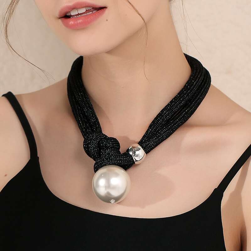 

Faux Pearl Pendant Necklace, Black