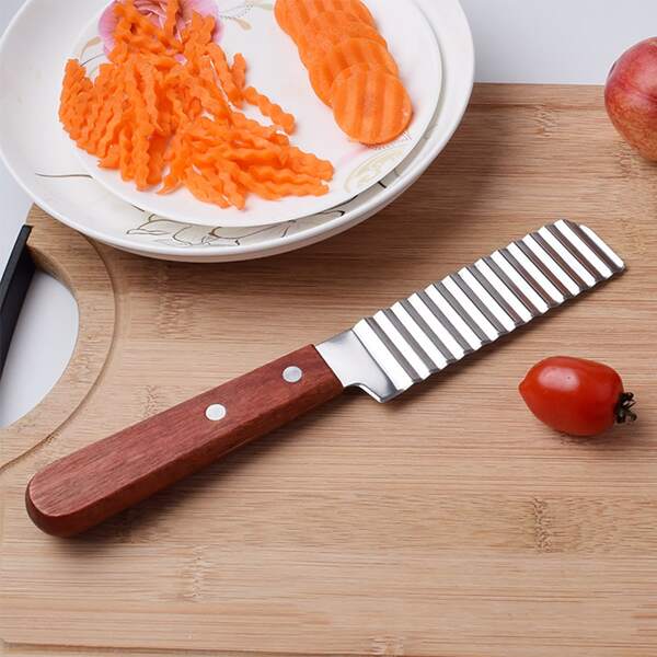 

1pc Wooden Handle Wave Potato Cutter, Brown