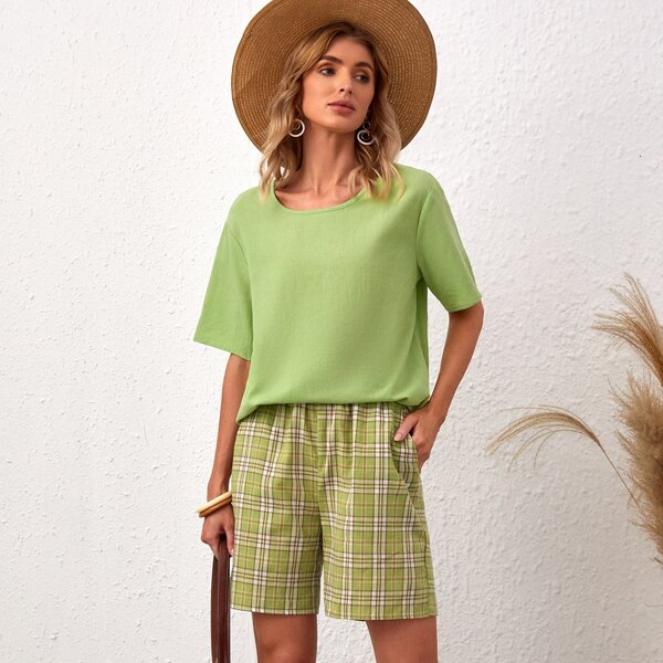 

Solid Blouse With Plaid Print Slant Pocket Shorts, Lime green