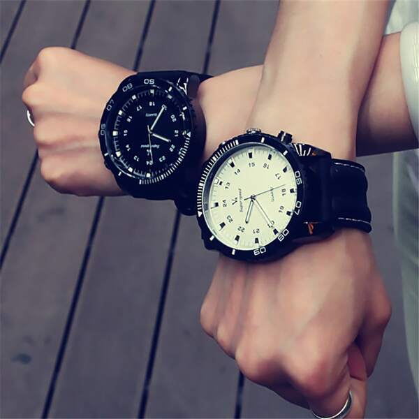 

Men Round Pointer Quartz Watch