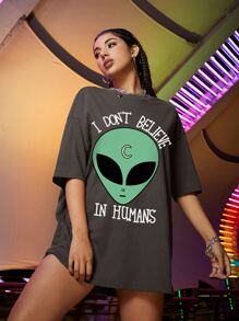 Camiseta amplia con estampado de extraterrestre y letra - Gris Oscuro - Ver 3