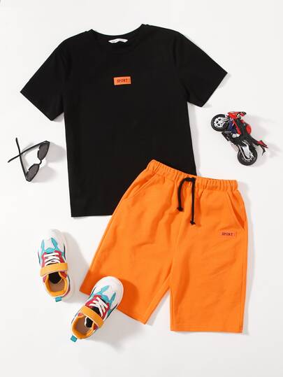 ولد بتفاصيل مرقع لباس علوي & بلون النيون البرتقالي طقم شورت