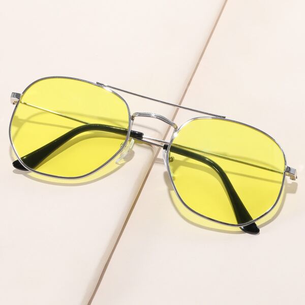 

Metal Frame Tinted Lens Sunglasses