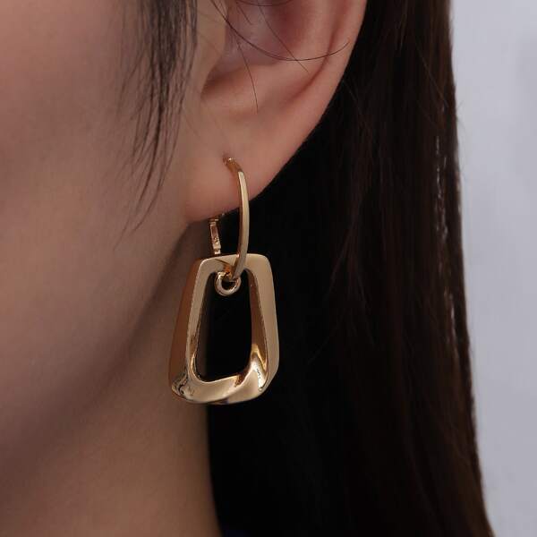 

Hollow Out Geo Drop Earrings, Gold