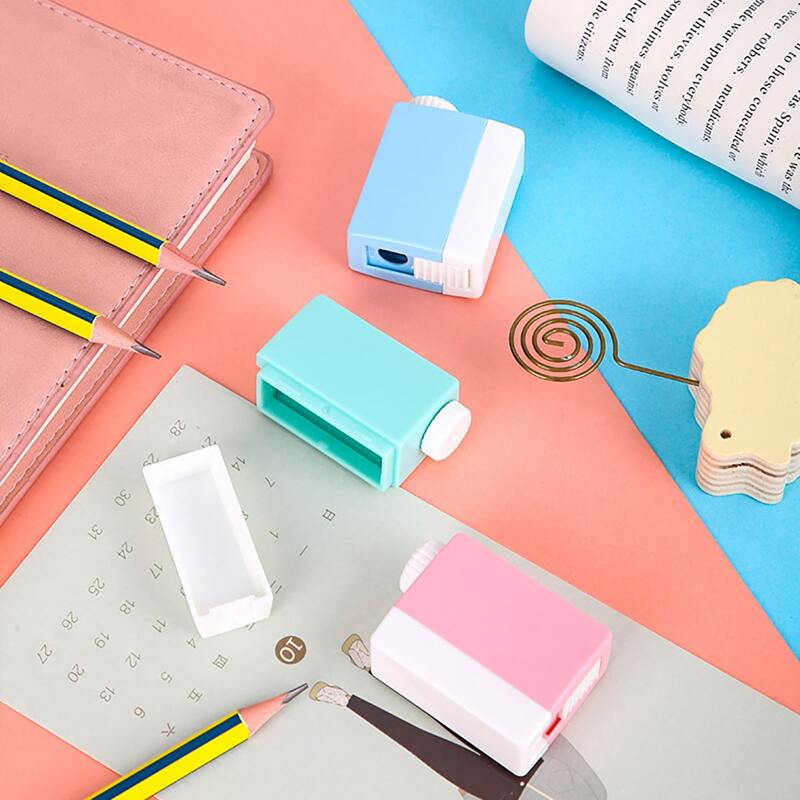 

1pc Random Mini Pencil Sharpener, Multicolor