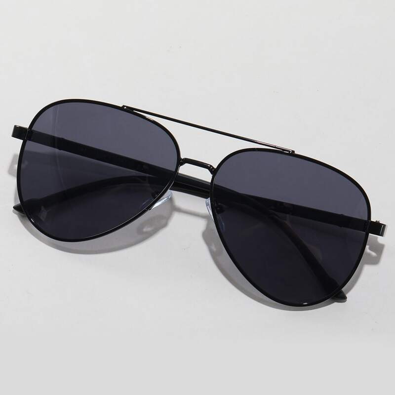 

Metal Frame Tinted Lens Sunglasses