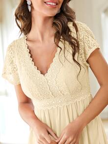 Abito chiffon con pizzo