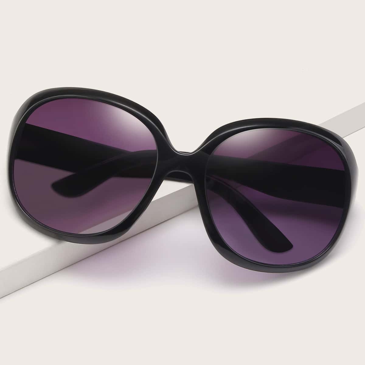 

Round Frame Sunglasses